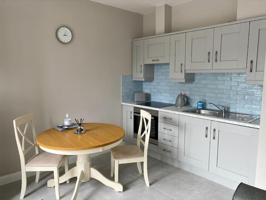 Erne Getaway No.8 Brand New 1 Bed Apartment Enniskillen Exterior foto