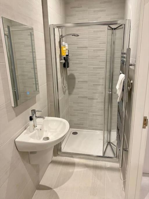 Erne Getaway No.8 Brand New 1 Bed Apartment Enniskillen Exterior foto