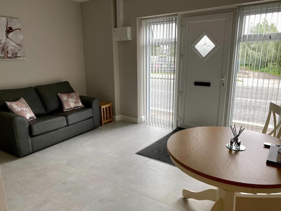 Erne Getaway No.8 Brand New 1 Bed Apartment Enniskillen Exterior foto