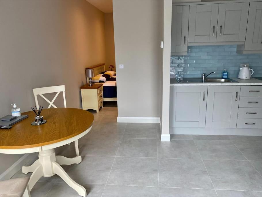 Erne Getaway No.8 Brand New 1 Bed Apartment Enniskillen Exterior foto
